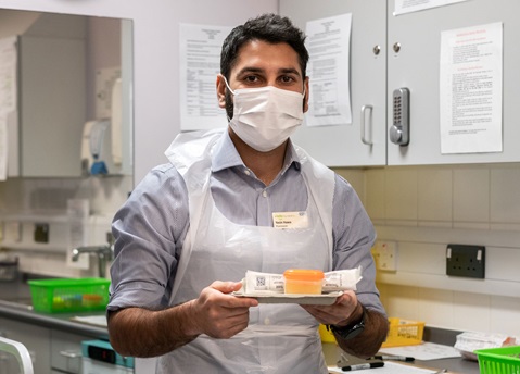 WHO_20210124_UK_ChiaraLuxardo_297 Pharmacist prepares doses of the Pfizer-BioNTech COVID-19 vaccine