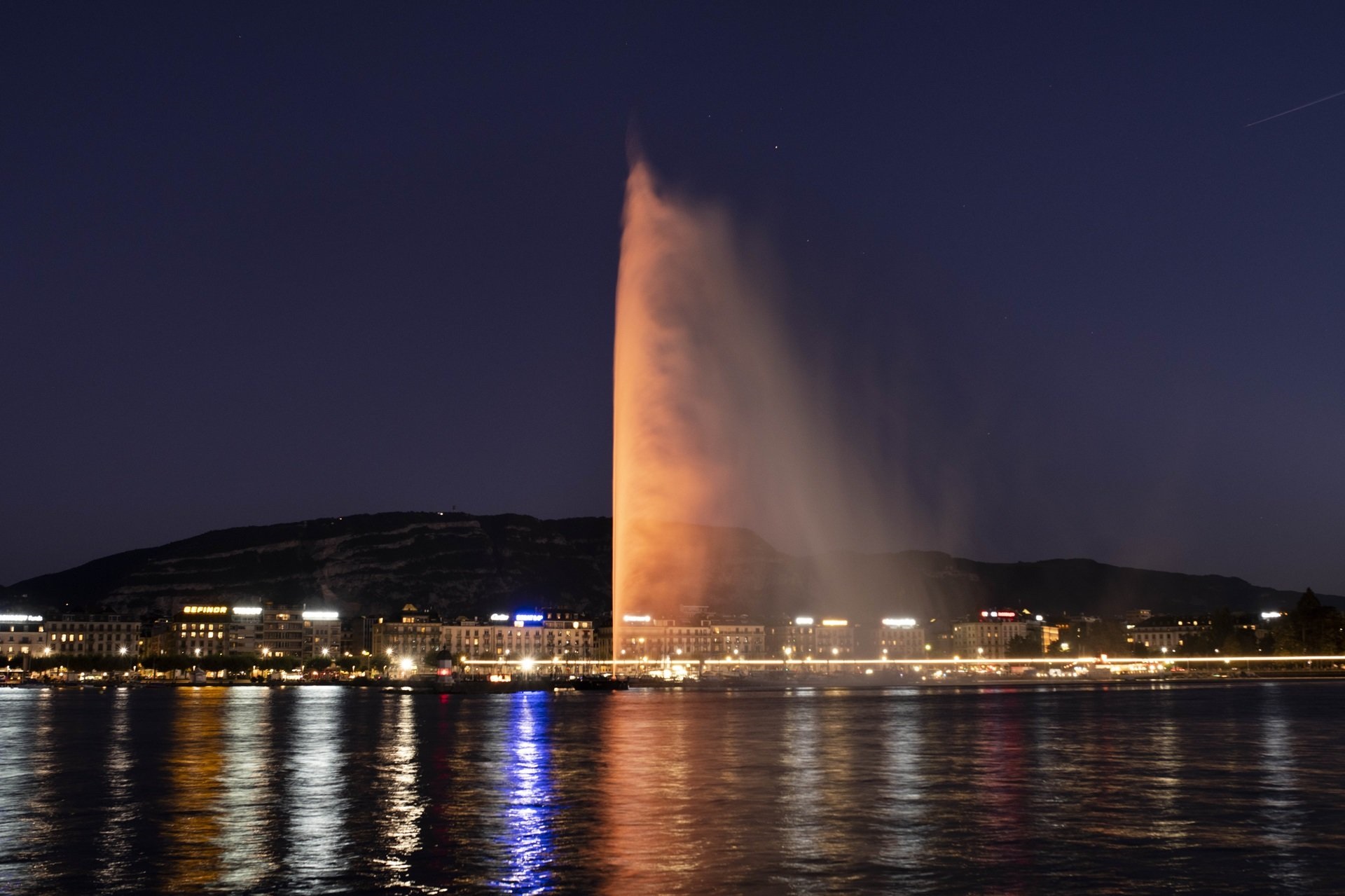 Geneva- who_Chris Black Fountain in orange light