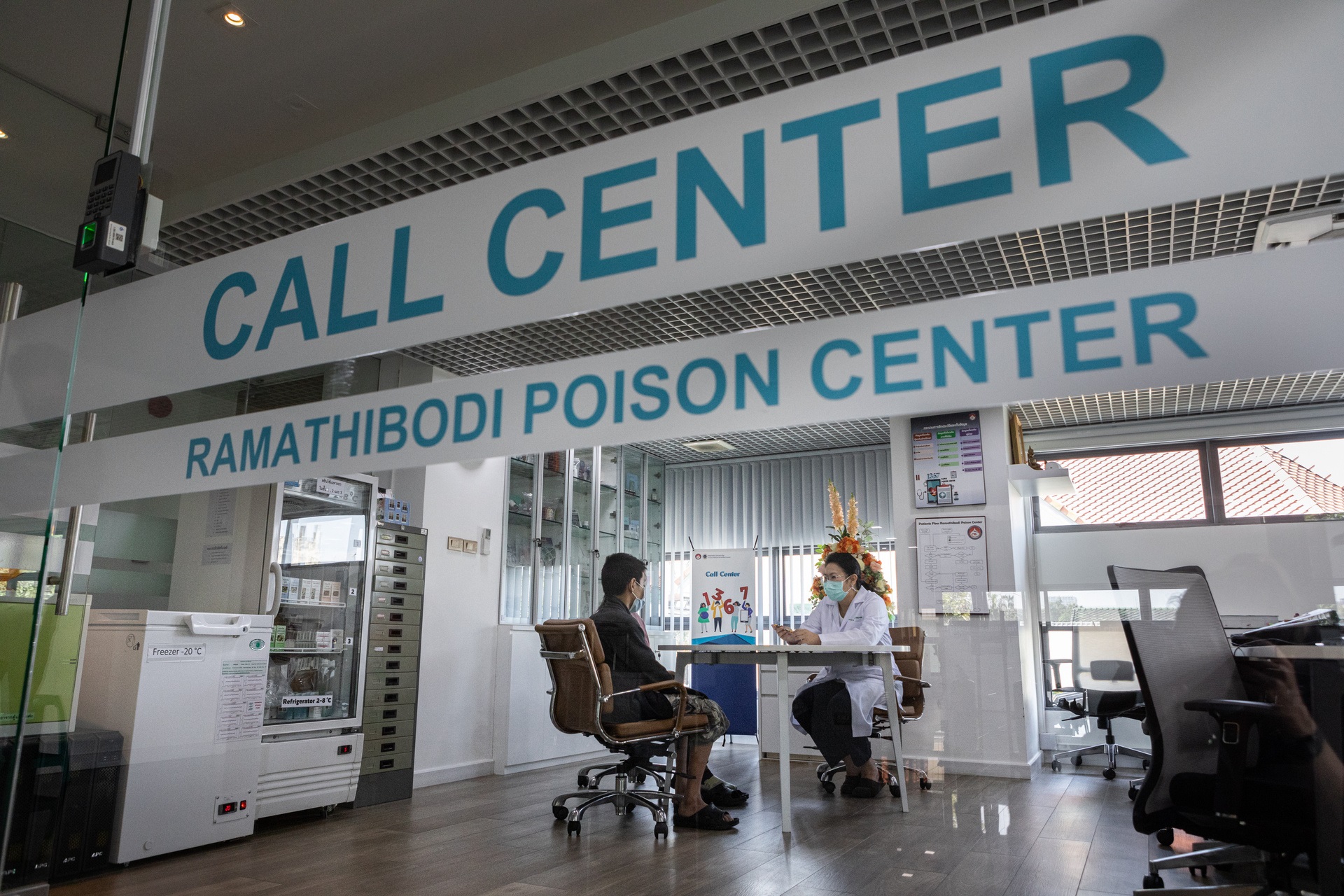 7 Dr Satariya Trakulsrichai consults with patients at the Ramathibodi Poison Center. © WHO / Amanda Mustard