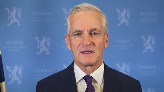 Video snapshot of Jonas Gahr Støre speaking into the camera.