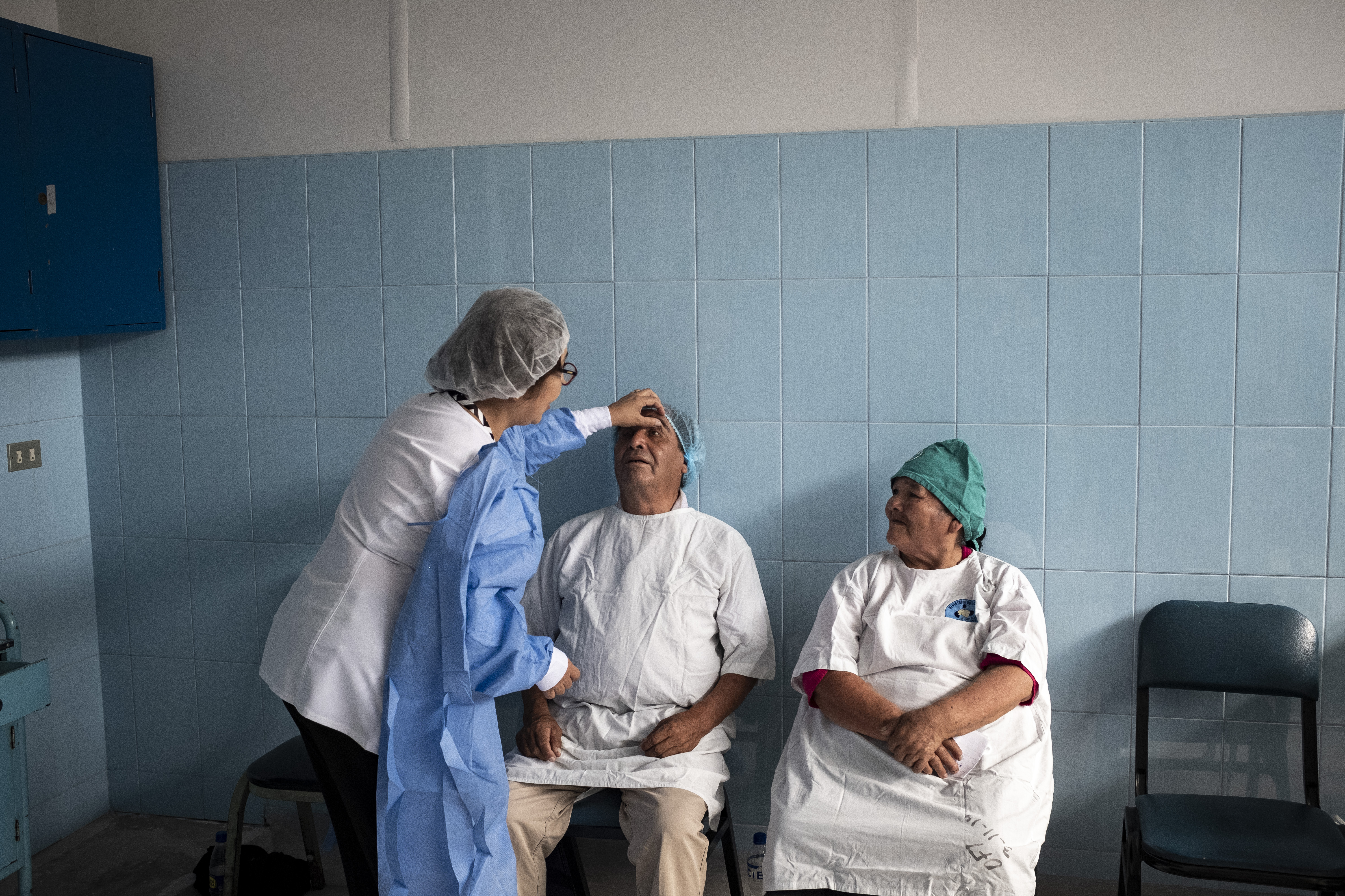 074_WHO Peru Adam and Andrea have their eyes checked before their cataract operations.