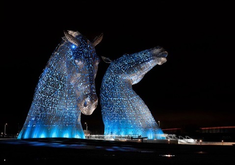 Image 9 Monument illuminated in blue