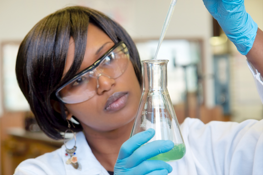 laboratory personnal woman