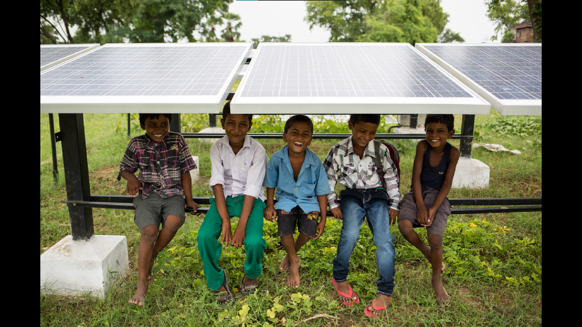 solar-panel-children-c-vivek-m---greenpeace_AR
