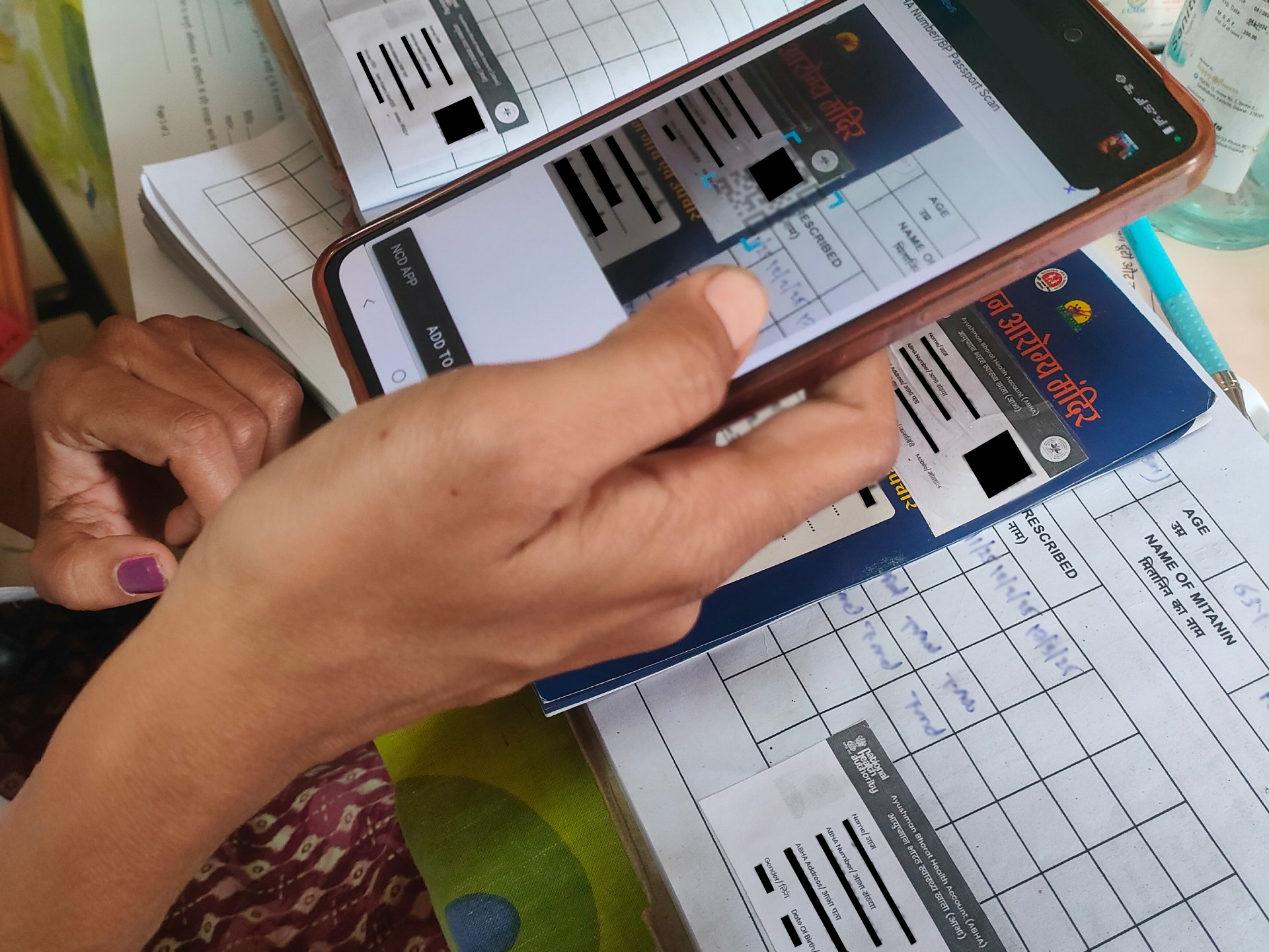 Health staff scanning an ABHA card at Urban AAM Mahuwari in Durg, Chhattisgarh