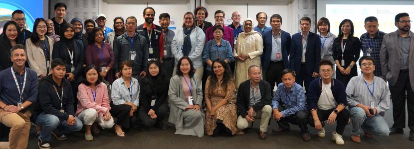 Over 20 journalists and technical experts attended the road safety workshop in Ha Noi.