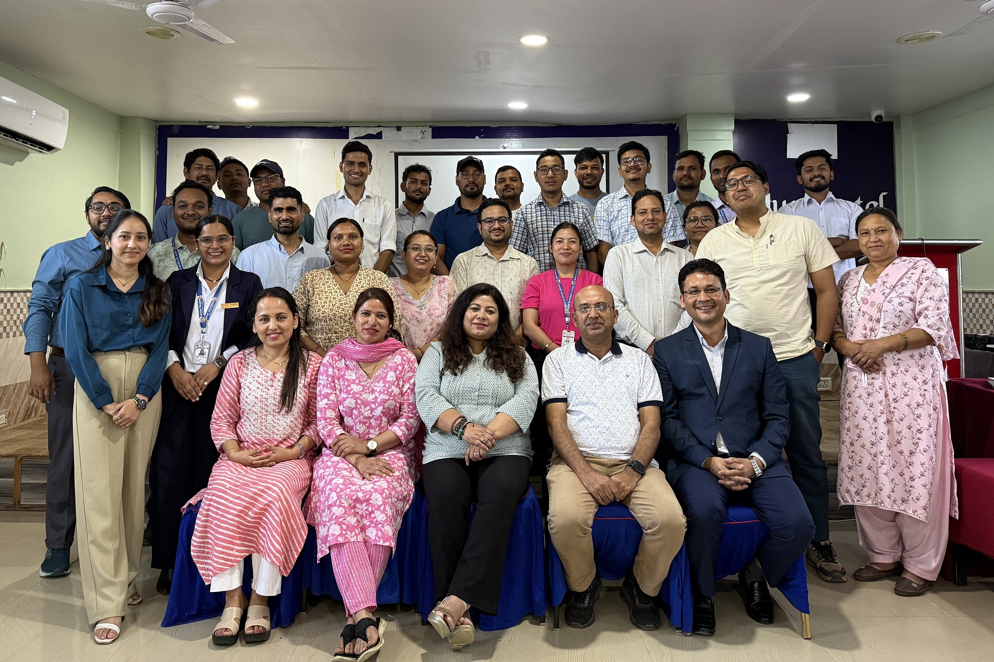 A groupp photo of the articipants WHO and MoHP launch provincial trainings to institutionalize Antimicrobial Stewardship across Nepal’s hospitals in Surkhet, Karnali province
