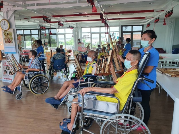 Bueng Yitho Municipality offers affordable daycare services for older adults