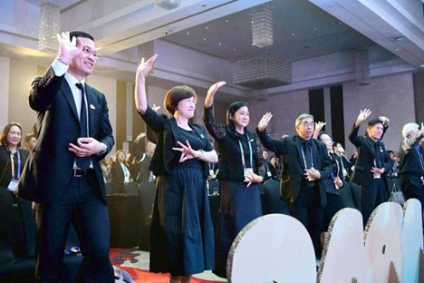 Dr Pairoj Saonuam (Deputy CEO of Thai Health and Chair of SEAPAC 2025), Dr Ailan Li (WHO Representative to Thailand) and other senior officials walking the talk on Healthy Active Meeting