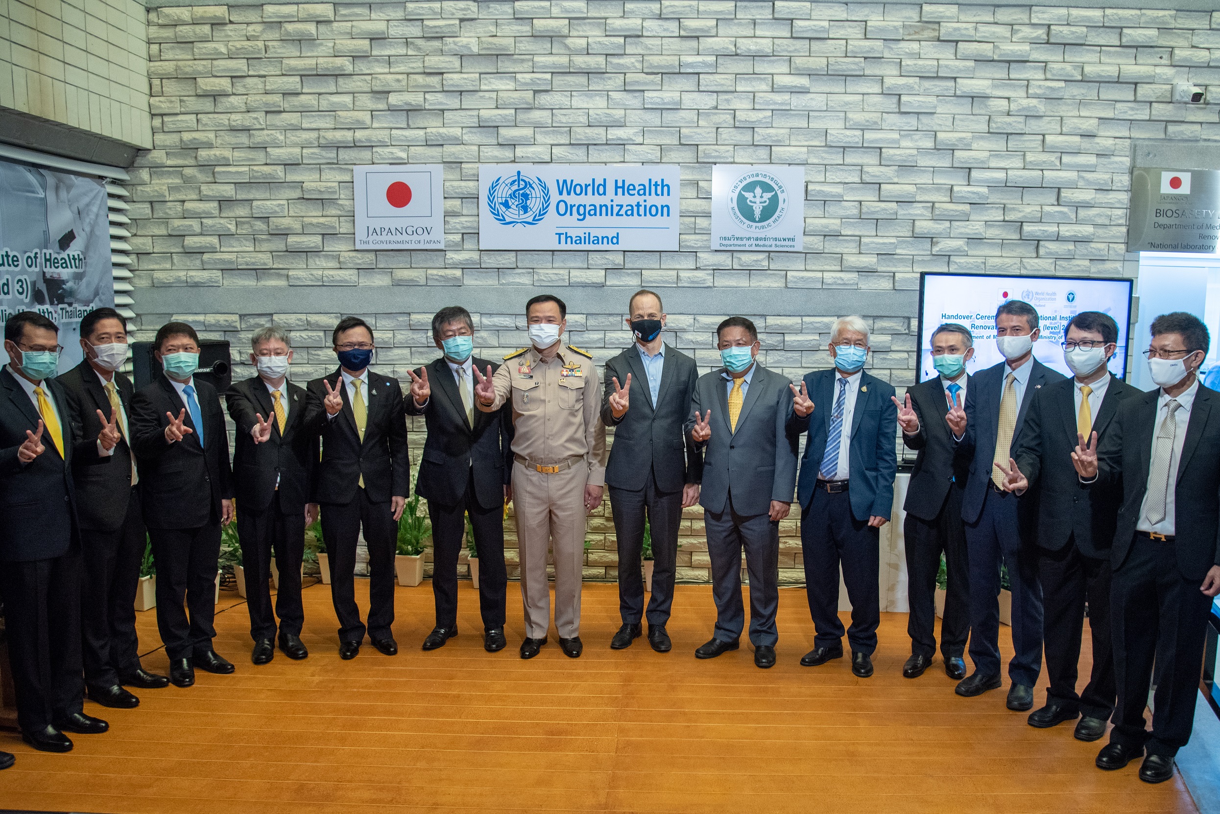 Minister of Public Health, WHO Representative to Thailand, Japanese Ambassador and MoPH’s senior officials at a group photo session in front of the National Institute of Health Renovated Laboratories (Levels 2 and 3)