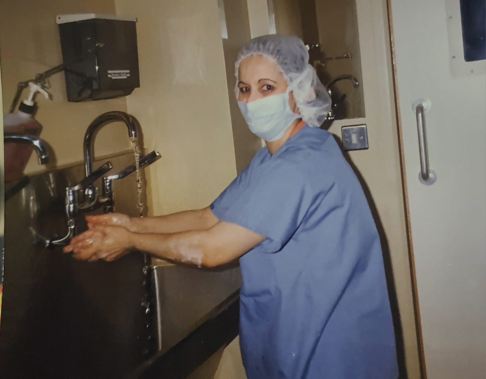 Ophtalmic nurse washing her hands in an operation room