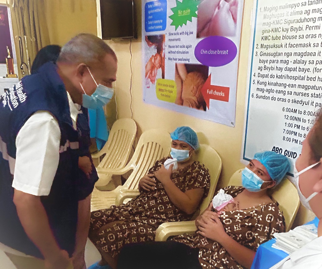 Dr Rui Paulo de Jesus visits the Care for the Small Babies facility