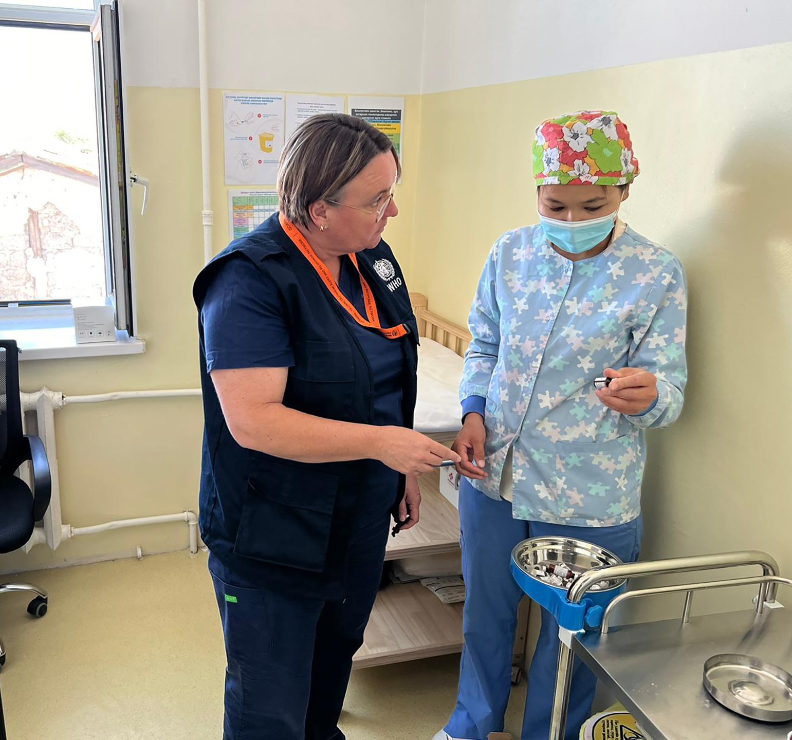 GOARN expert trains a healthcare worker in Mongolia