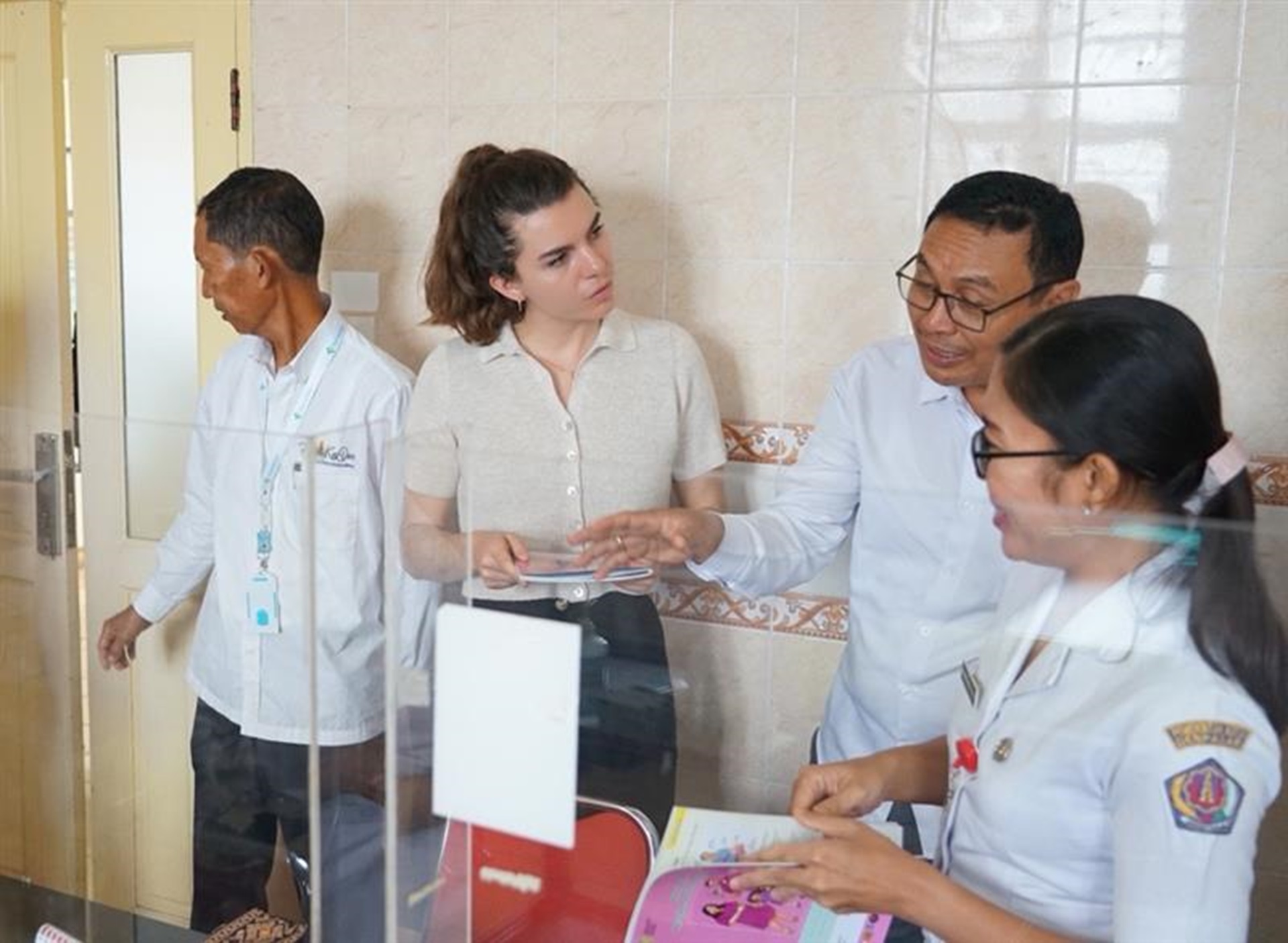 A WHO staff with health care workers