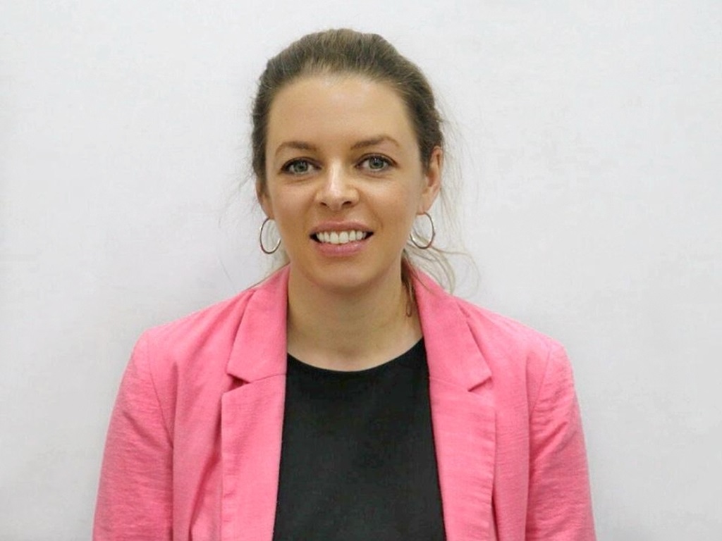 Portrait image of Erin MacDonald.